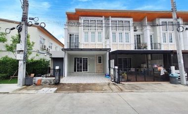 For sale 4 Beds townhouse in Mueang Nonthaburi, Nonthaburi