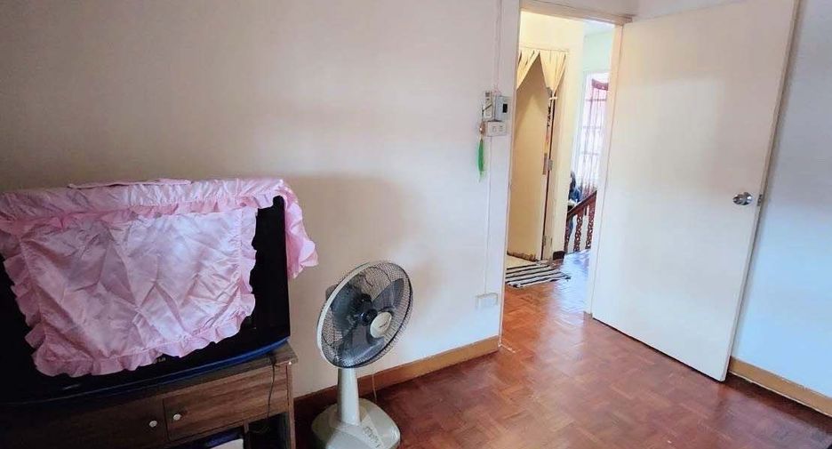 Casa adosada en venta de 4 habitaciones en Khlong Luang, Pathum Thani