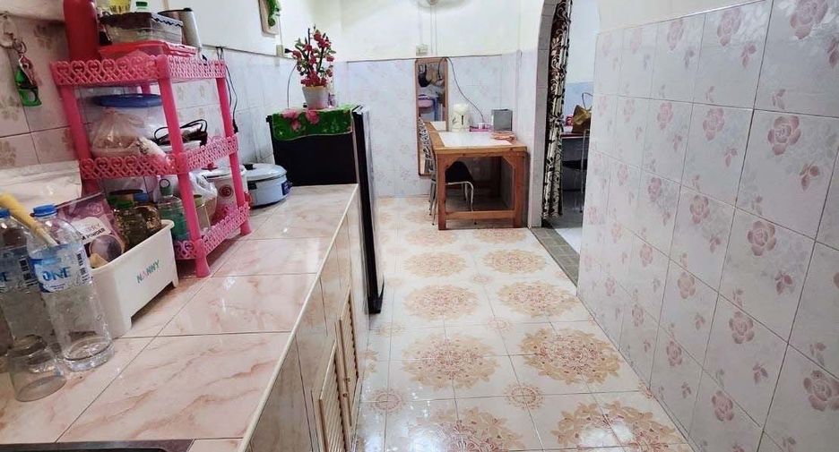 Casa adosada en venta de 4 habitaciones en Khlong Luang, Pathum Thani