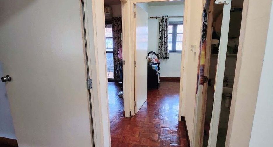 Casa adosada en venta de 4 habitaciones en Khlong Luang, Pathum Thani