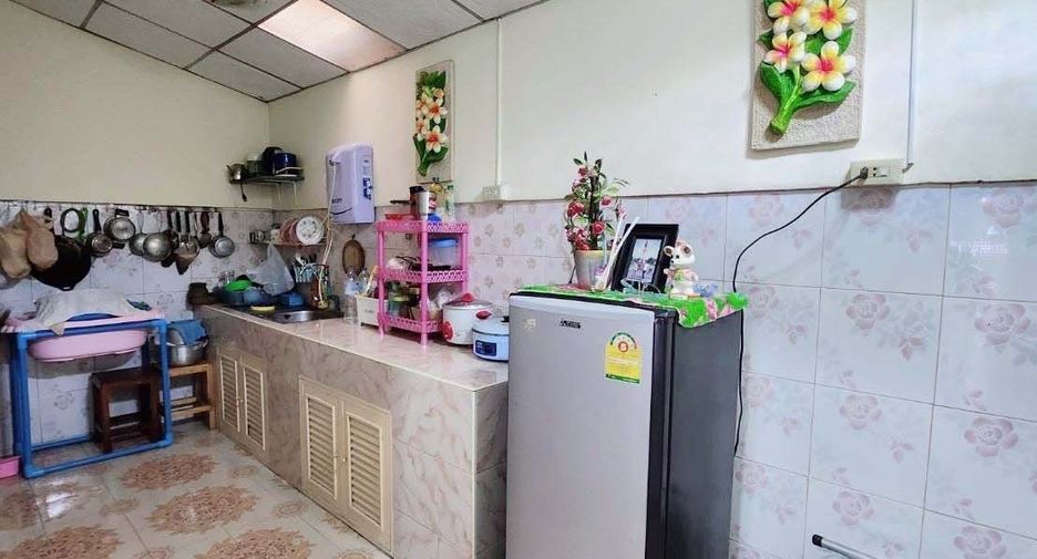 Casa adosada en venta de 4 habitaciones en Khlong Luang, Pathum Thani