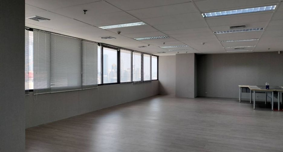 For rent そして for sale office in Khlong Toei, Bangkok