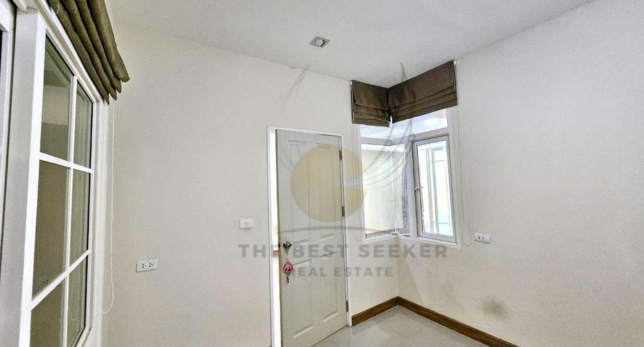 For rent そして for sale 4 Beds townhouse in Mueang Nonthaburi, Nonthaburi