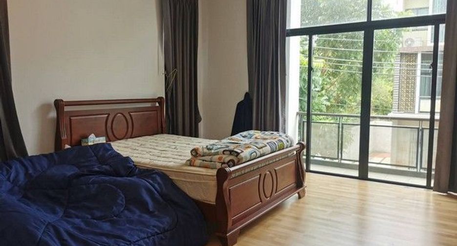 For sale 3 bedrooms townhouse in Mueang Nonthaburi, Nonthaburi