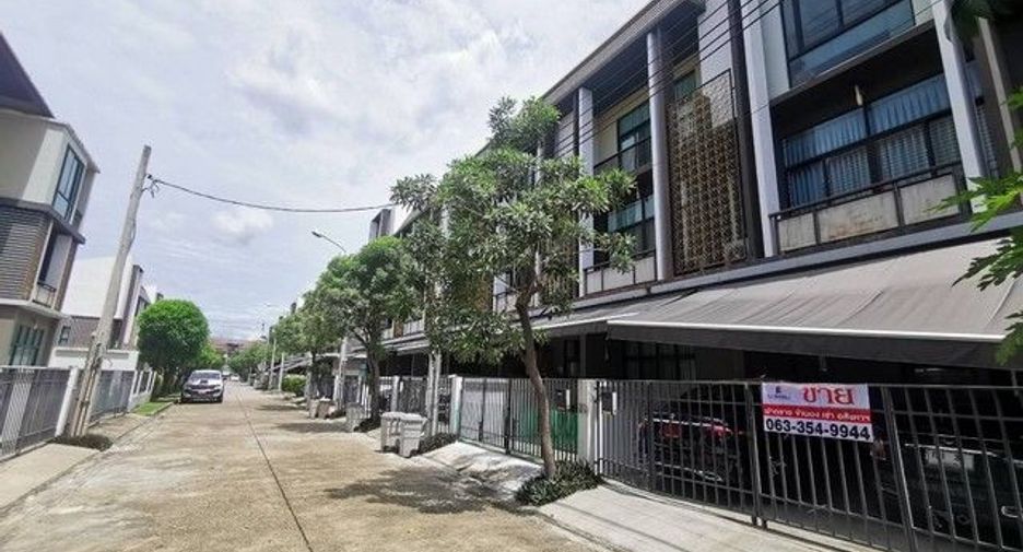 For sale 3 bedrooms townhouse in Mueang Nonthaburi, Nonthaburi