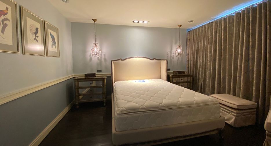 For rent 2 bedrooms condo in Sathon, Bangkok