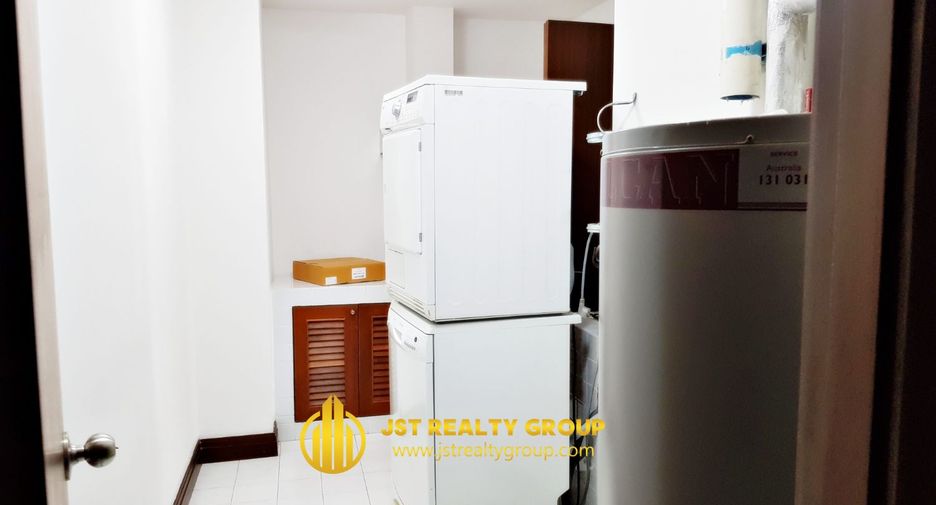 For rent 3 bedrooms condo in Pathum Wan, Bangkok