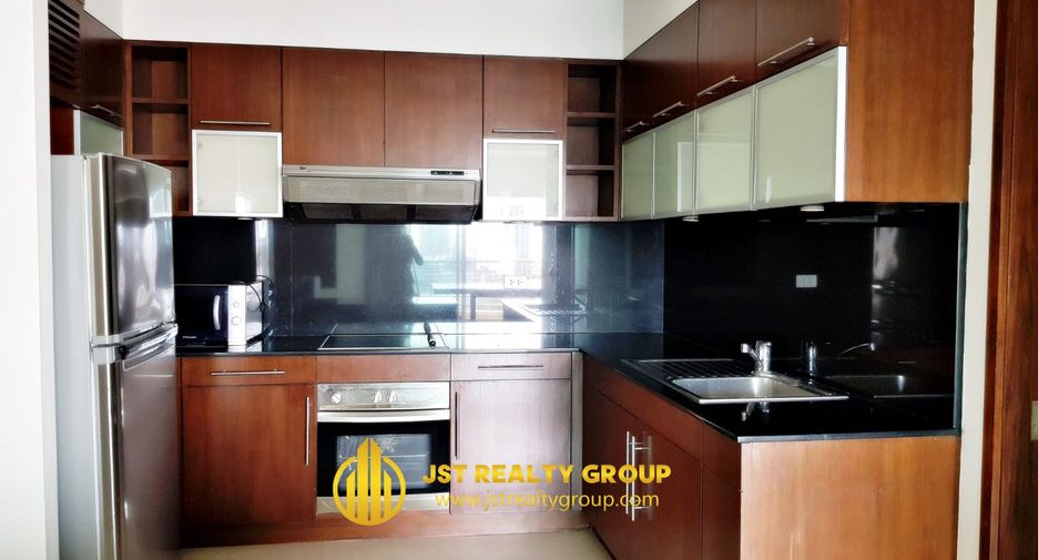 For rent 3 bedrooms condo in Pathum Wan, Bangkok