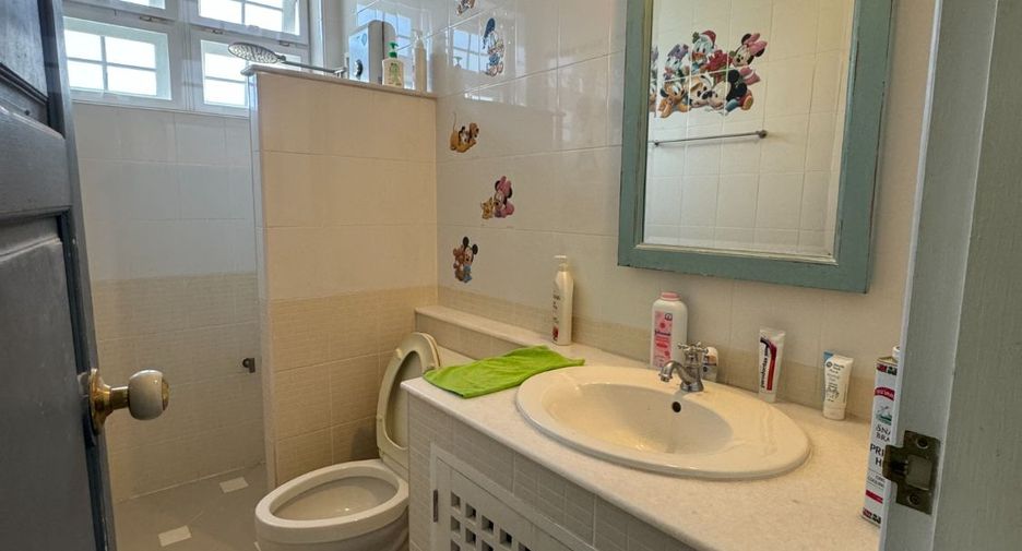 Casa en venta de 5 habitaciones en San Kamphaeng, Chiang Mai
