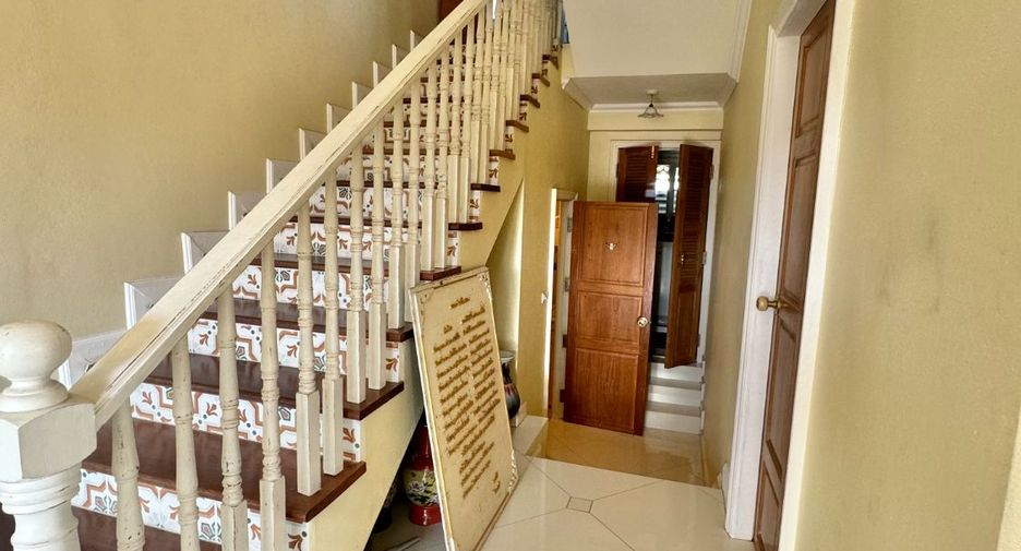 Casa en venta de 5 habitaciones en San Kamphaeng, Chiang Mai