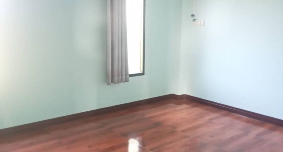 For sale 3 bed house in Nong Khayang, Uthai Thani