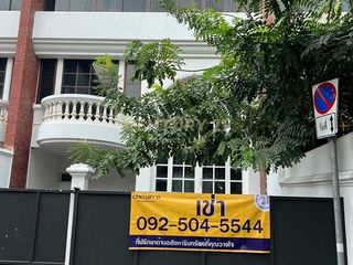 For rent 4 Beds house in Phaya Thai, Bangkok