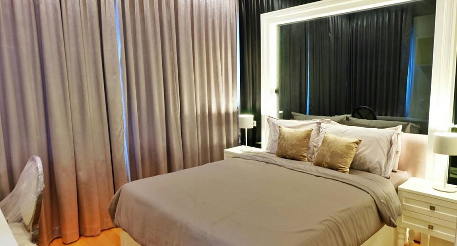 For rent 3 bedrooms condo in Khlong Toei, Bangkok
