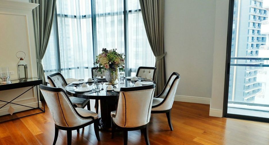 For rent 3 bedrooms condo in Khlong Toei, Bangkok