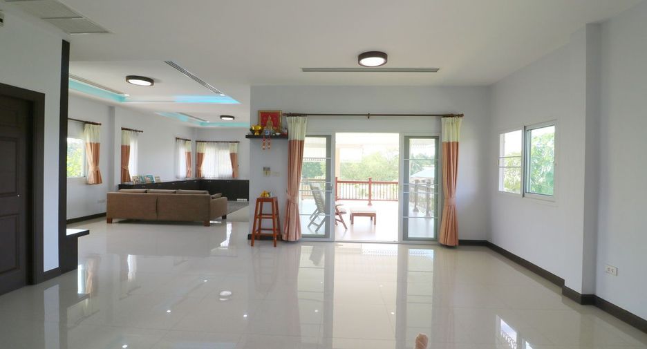 For sale 5 bed house in Kumphawapi, Udon Thani