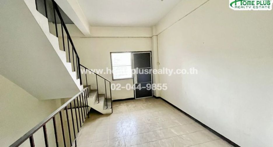 For sale 8 bedrooms retail Space in Saphan Sung, Bangkok