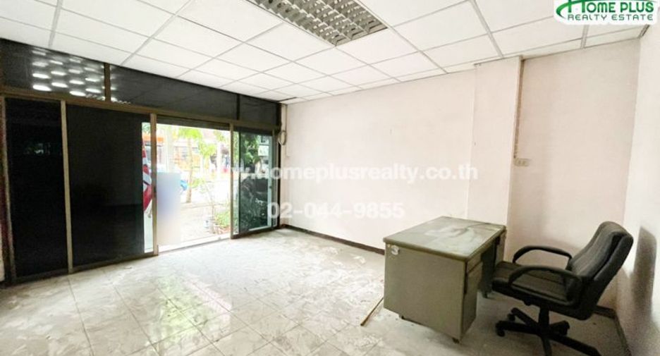 For sale 8 bedrooms retail Space in Saphan Sung, Bangkok