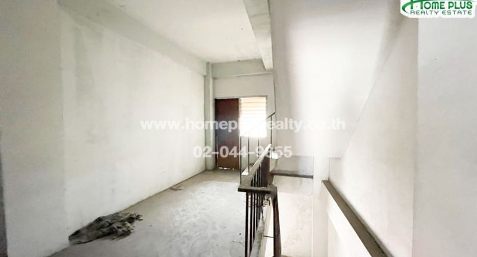 For sale 8 bedrooms retail Space in Saphan Sung, Bangkok