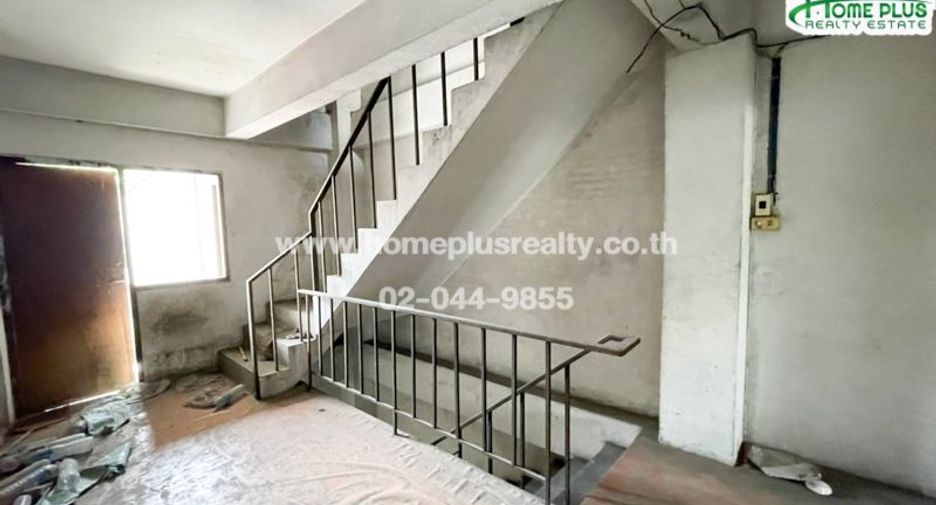 For sale 8 bedrooms retail Space in Saphan Sung, Bangkok