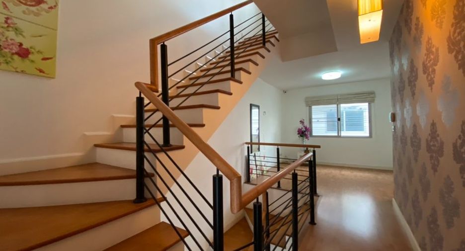 For sale 4 Beds townhouse in Khan Na Yao, Bangkok