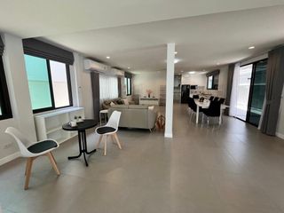 For rent 4 bedrooms house in Phaya Thai, Bangkok