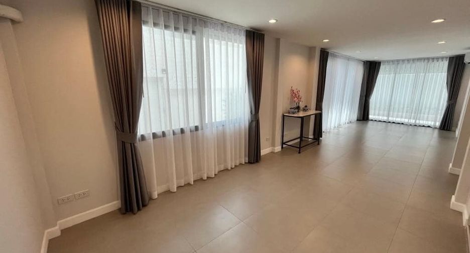 出租 4 卧室 独立屋 在 Phaya Thai, 曼谷