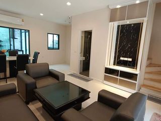 Аренда 4 спальни таунхаус в Пращет, Бангкок