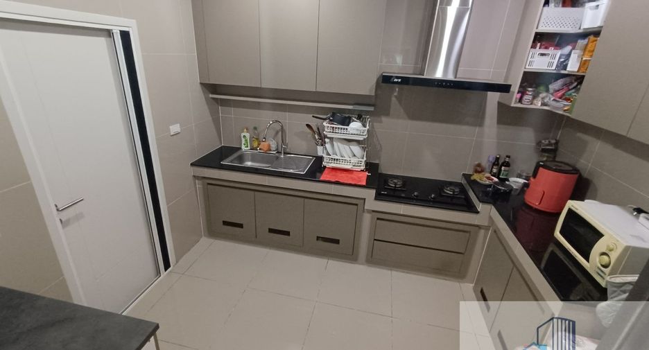 Haus zum Kauf mit 4 Zimmer in Khlong Sam Wa, Bangkok