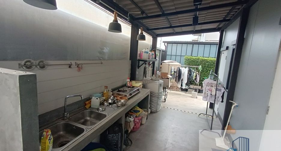 Haus zum Kauf mit 4 Zimmer in Khlong Sam Wa, Bangkok