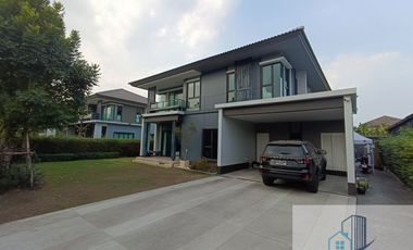 Haus zum Kauf mit 4 Zimmer in Khlong Sam Wa, Bangkok