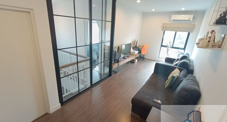 Haus zum Kauf mit 4 Zimmer in Khlong Sam Wa, Bangkok