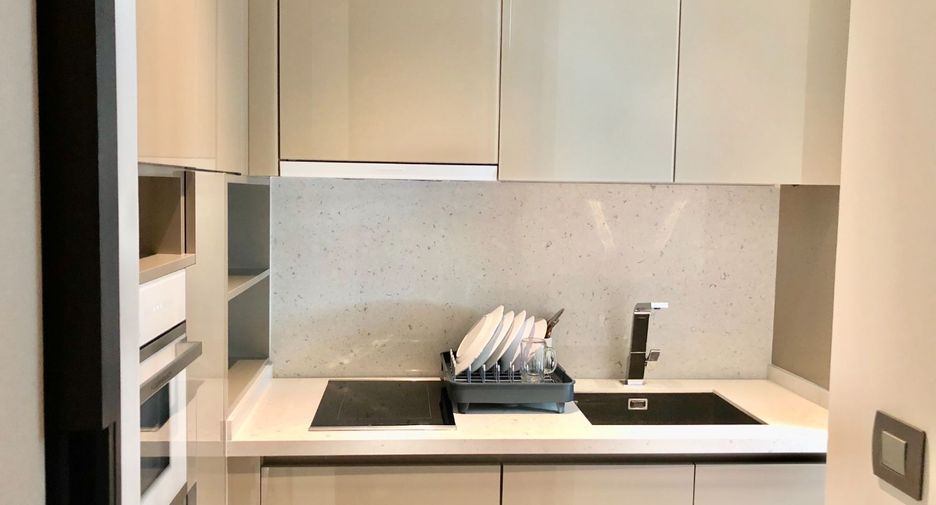 À louer et à vendre 1 chambre condo à Khlong Toei, Bangkok