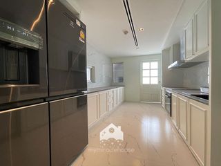 For rent 3 bed condo in Khlong Toei, Bangkok