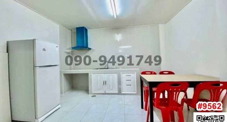 For rent 2 bedrooms townhouse in Mueang Samut Prakan, Samut Prakan