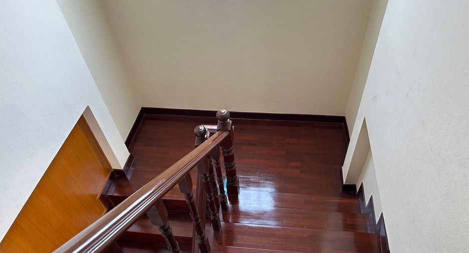 For sale 3 bedrooms house in Phra Samut Chedi, Samut Prakan