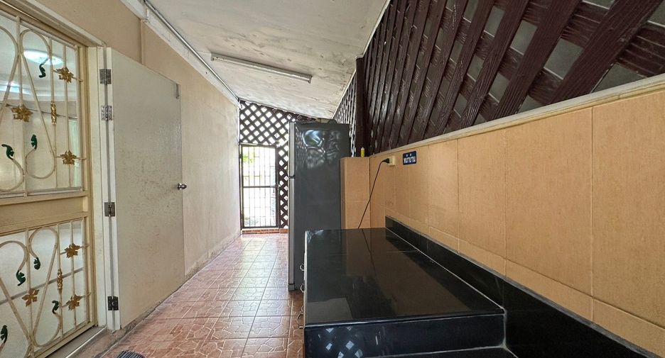 For sale 3 bedrooms house in Phra Samut Chedi, Samut Prakan