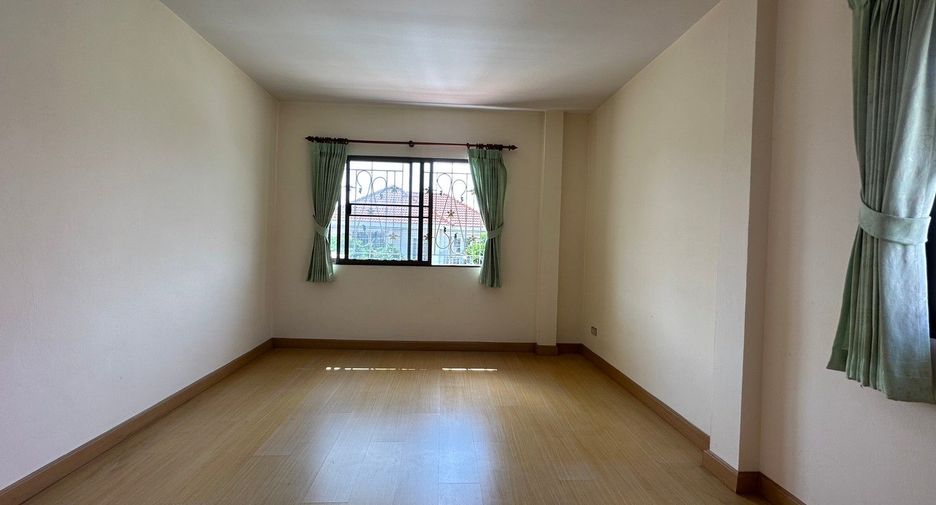 For sale 3 bedrooms house in Phra Samut Chedi, Samut Prakan