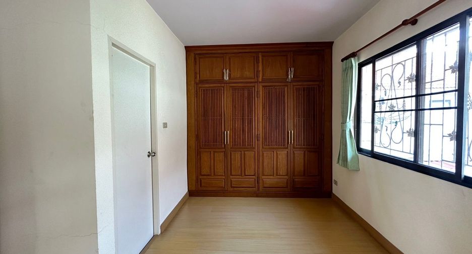 For sale 3 bedrooms house in Phra Samut Chedi, Samut Prakan
