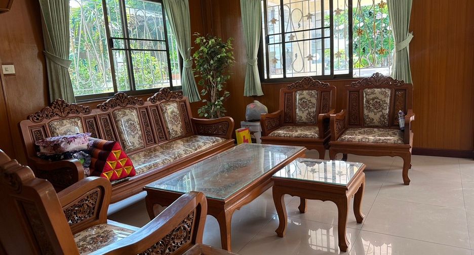 For sale 3 bedrooms house in Phra Samut Chedi, Samut Prakan