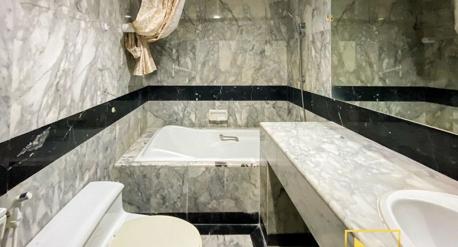 Wohnung zur Miete mit 2 Zimmer in Pathum Wan, Bangkok