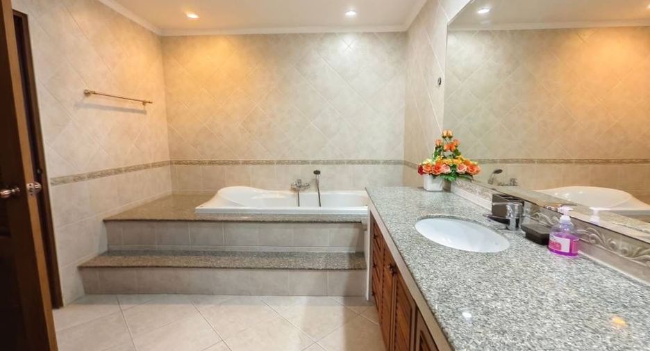 For sale 2 bedrooms condo in Jomtien, Pattaya
