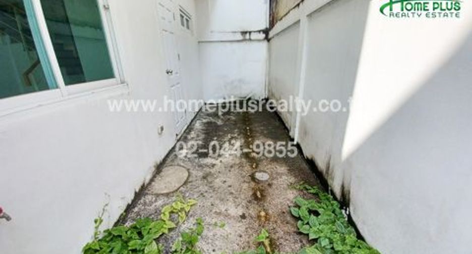 For sale 3 bedrooms townhouse in Bang Khae, Bangkok