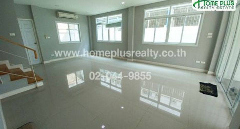 For sale 3 bedrooms townhouse in Bang Khae, Bangkok