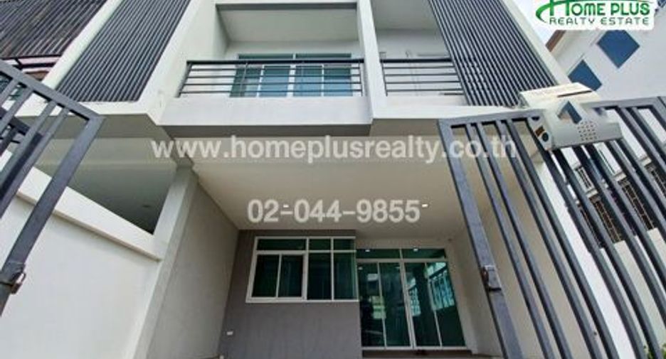 For sale 3 bedrooms townhouse in Bang Khae, Bangkok