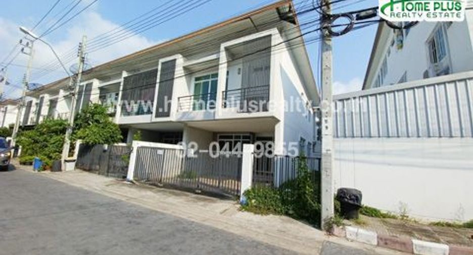 For sale 3 bedrooms townhouse in Bang Khae, Bangkok