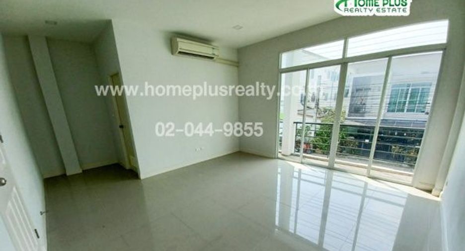 For sale 3 bedrooms townhouse in Bang Khae, Bangkok