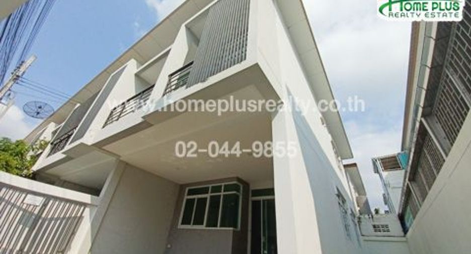 For sale 3 bedrooms townhouse in Bang Khae, Bangkok