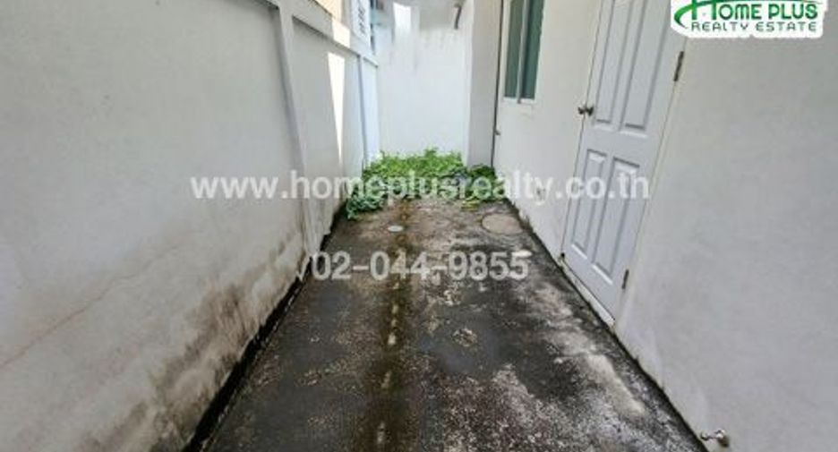 For sale 3 bedrooms townhouse in Bang Khae, Bangkok