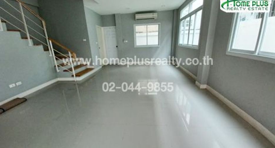 For sale 3 bedrooms townhouse in Bang Khae, Bangkok