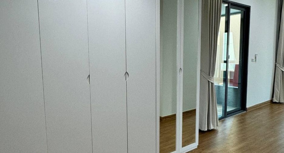 For rent 3 bedrooms townhouse in Suan Luang, Bangkok